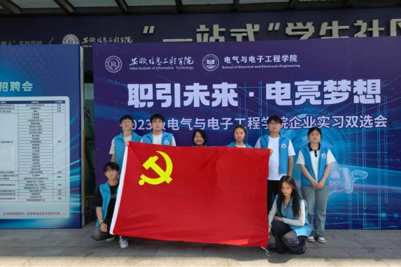 活动志愿者全体合照.png