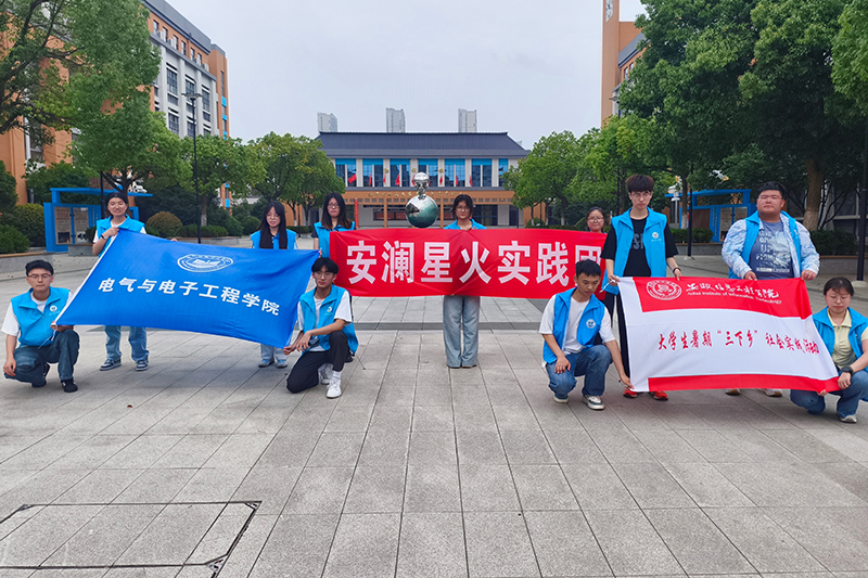 图为全体成员合照.png