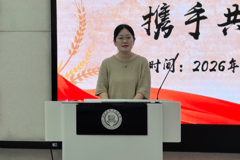 图为卢丽娟发言现场.jpg