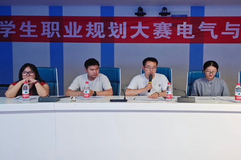 图为李宁讲话.jpg