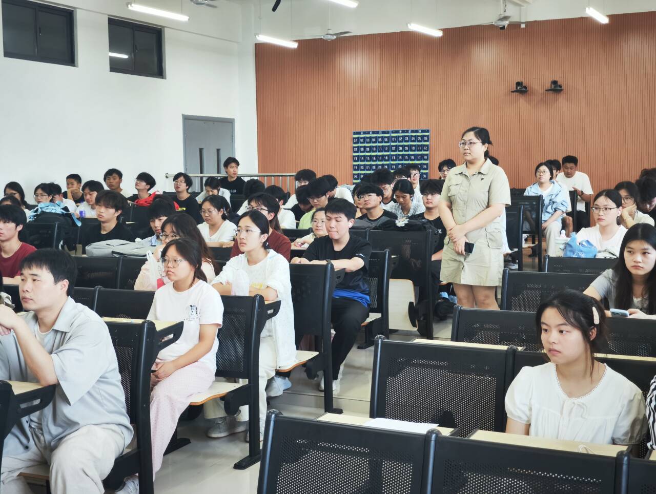 图为会议现场照片.jpg