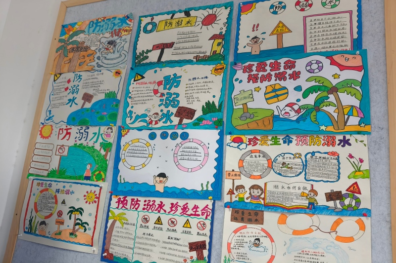图为小学生手抄报成果展示.jpg