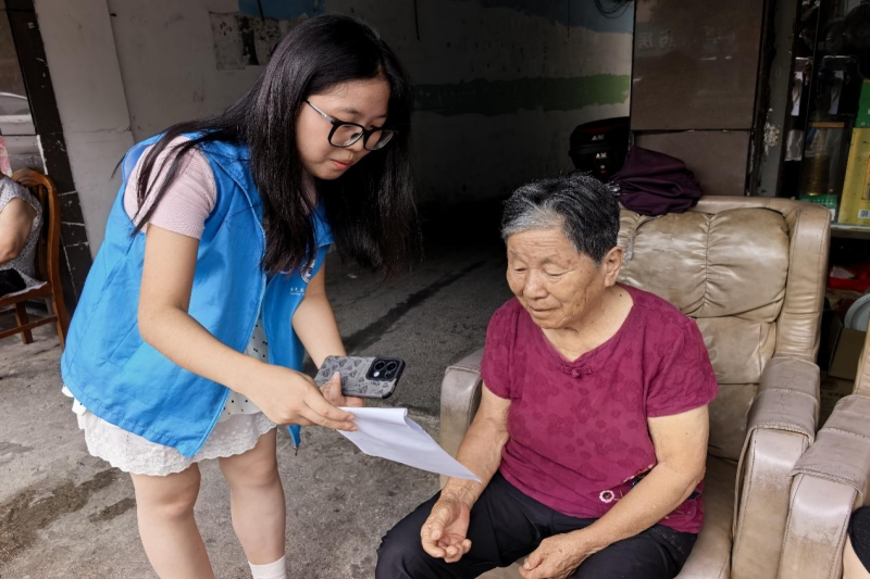 图为实践团成员于太平古城调研.png