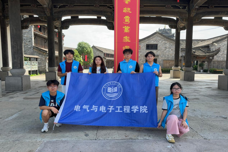图为“撷华守古”实践团于太平古城合照.png