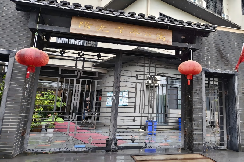 图为团队抵达养老院.jpg