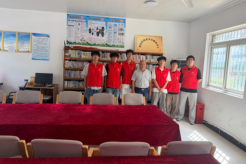 图为全体志愿者合影留念.png