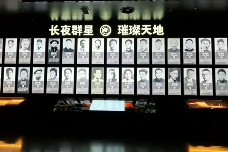 图为实践队员在雨花台烈士纪念馆内革命史料展区实拍2 (1).jpg