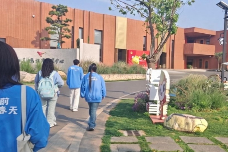 图为实践团到达鸠兹湾.jpg