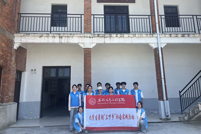 图为实践队成员合照.png