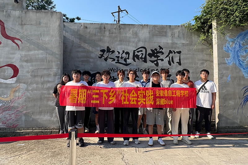 图为团队成员合照.png