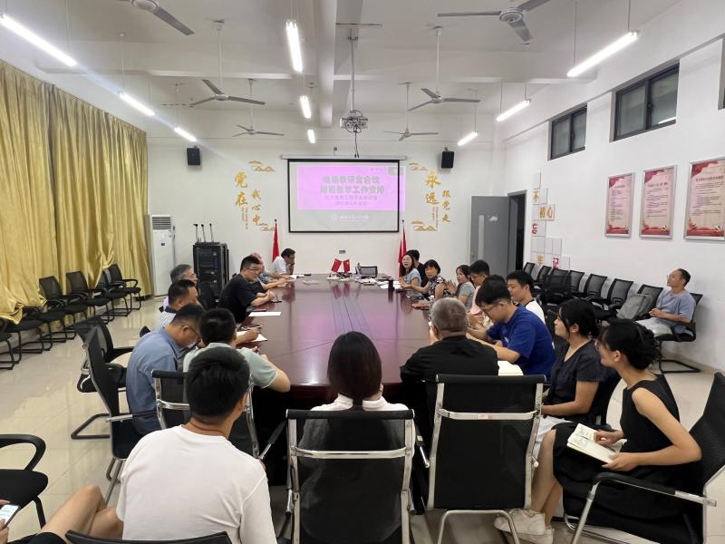 教研室全体教师参会(1).jpg
