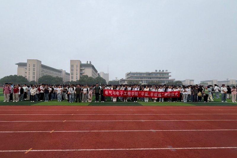 图为全体师生照片.jpg