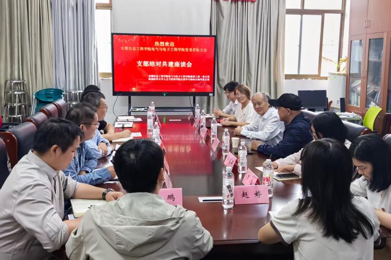 图为座谈会照片(1).jpg