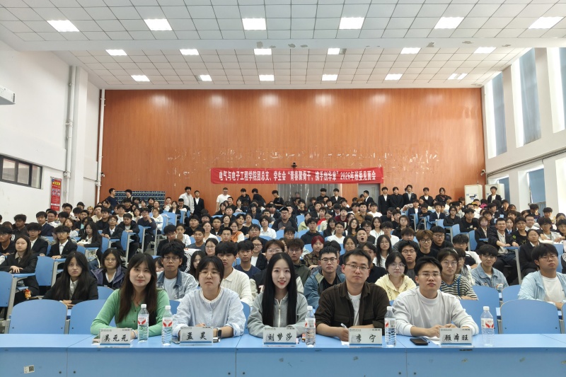 图为班委见面会全体合影.jpg