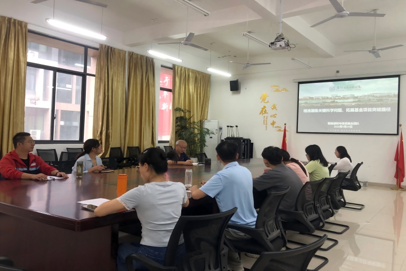会议现场(1).jpg