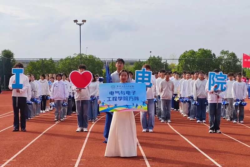 图为方阵行进.jpg