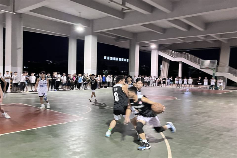 图为电气学院学子篮球比赛现场_副本.png