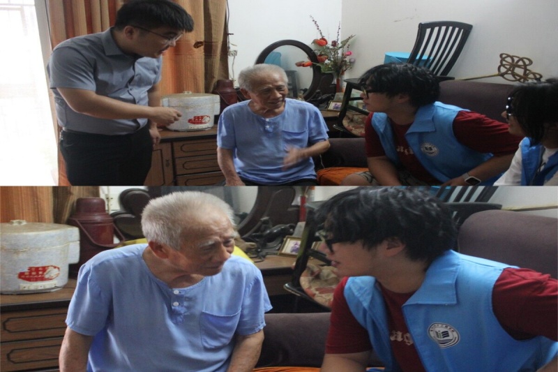 图为实践团成员与胡守安爷爷聊天.jpg