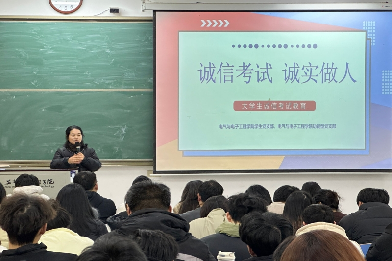 图为余欢欢发言.jpg