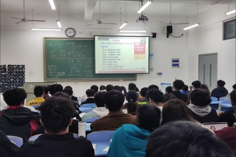 图为励志班晚自习现场1.jpg