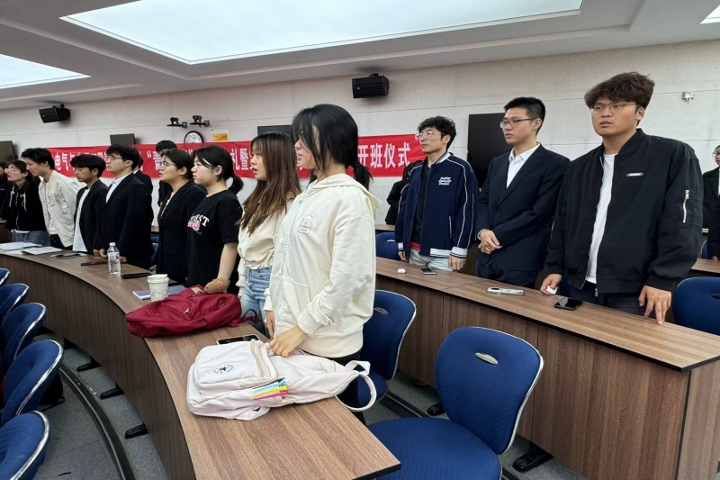 齐唱国歌.jpg